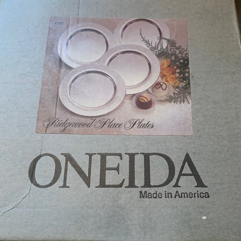 Oneida Ridgewood silver plated place plates set of 4
